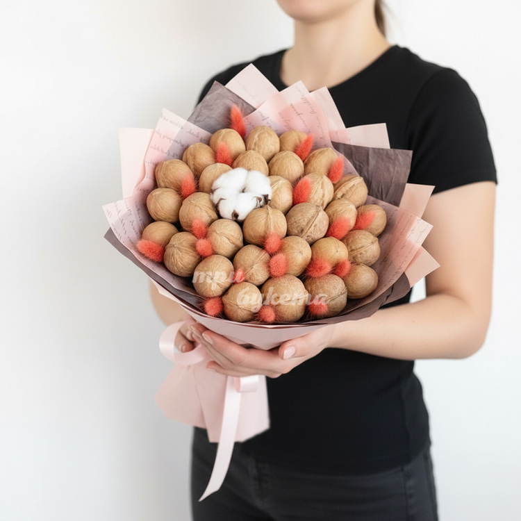 Букет из орехов и лагуруса