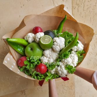 Букет из капусты, перца и редиса